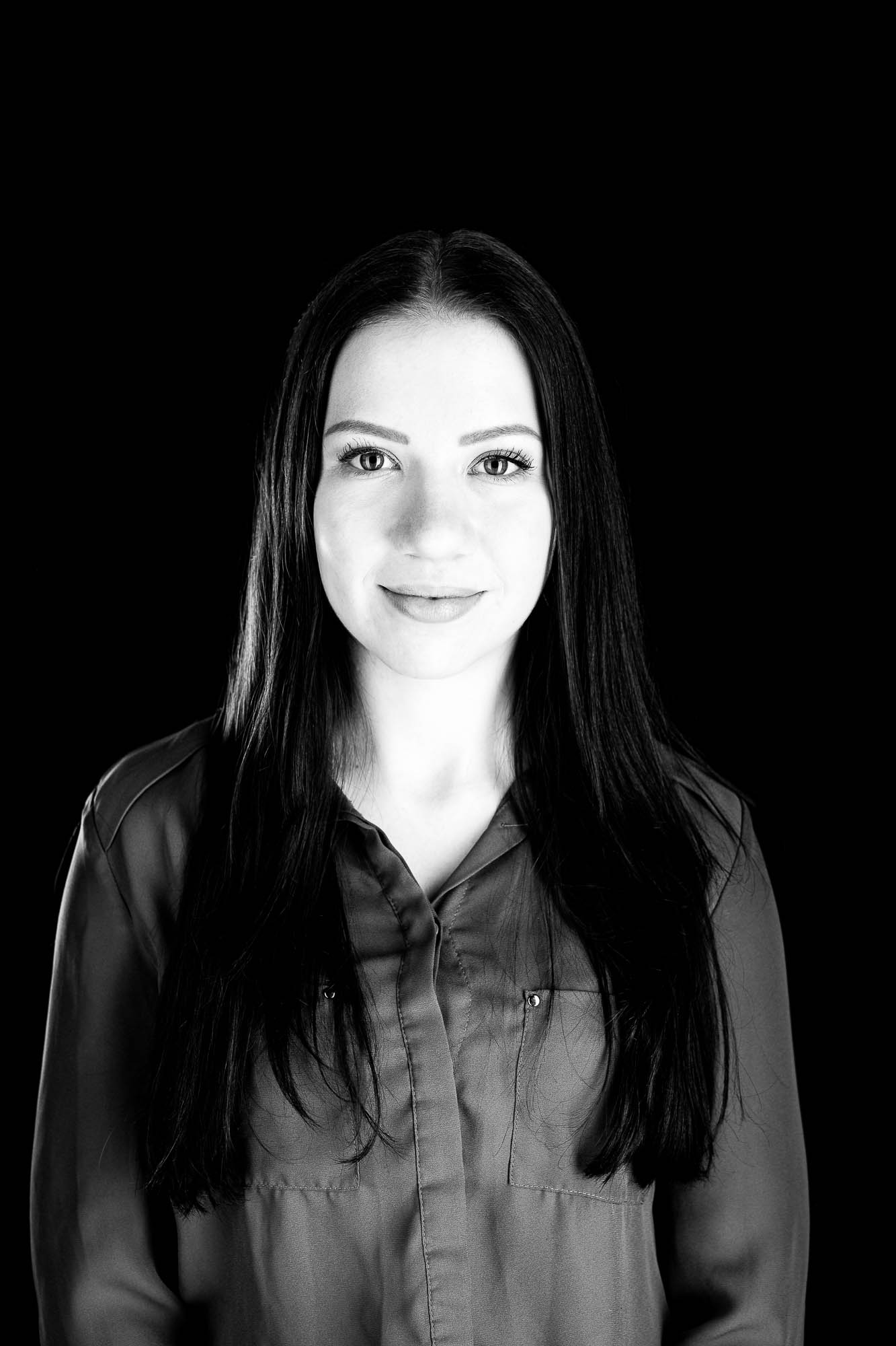 Export x3 Headshot  06570 Dez 01 2019 Bearbeitet Headshots 2019  Miro Nicole Nadine